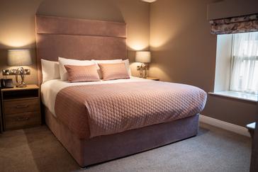 Welcome to Castle Varagh Hotel